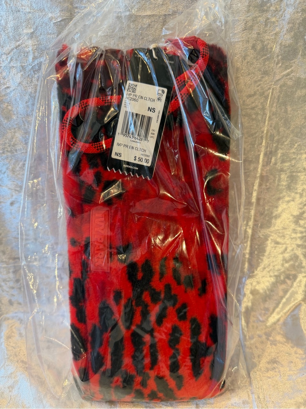 IVY HEART x adidas 2022 Valentine Day. Red and black faux fur clutch. IVY PARK